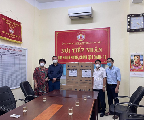 Trao tặng 20 nghìn khẩu trang và nhu yếu phẩm cho lực lượng tuyến đầu phòng, chống dịch Covid- 19 tại thị xã Nghi Sơn, huyện Triệu Sơn và phường Phú Sơn, thành phố Thanh Hóa
